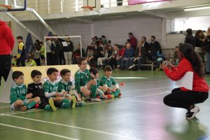 jogos de oeiras crianças a jogar futsal