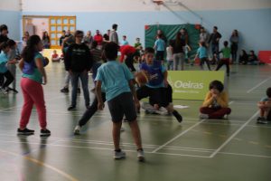 jogos de oeiras crianças a jogar basquetebol