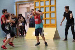 jogos de oeiras crianças a jogar basquetebol