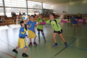 jogos de oeiras crianças a jogar andebol