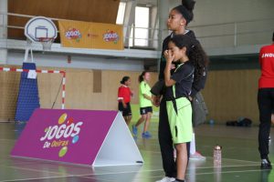 jogos de oeiras crianças a jogar andebol