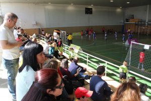 jogos de oeiras crianças a jogar andebol