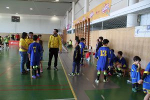 jogos de oeiras crianças a jogar andebol