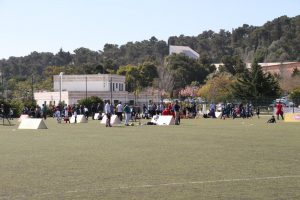 jogos de oeiras crianças a jogar futebol