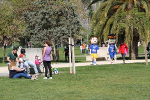 jogos de oeiras crianças a jogar futebol