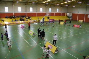 jogos de oeiras crianças a jogar futsal