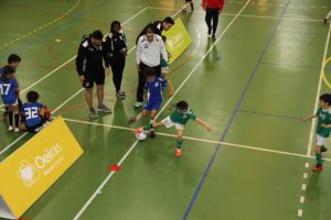 jogos de oeiras crianças a jogar futsal