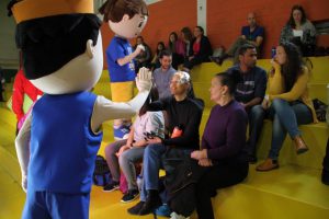 jogos de oeiras crianças a jogar futsal