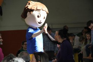 jogos de oeiras crianças a jogar futsal