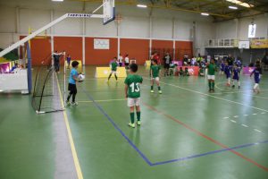 jogos de oeiras crianças a jogar futsal