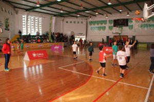 jogos de oeiras crianças a jogar basquetebol