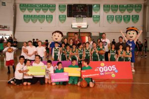 jogos de oeiras crianças a jogar basquetebol