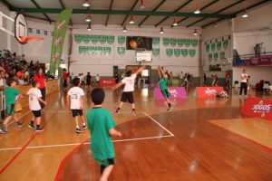 jogos de oeiras crianças a jogar basquetebol