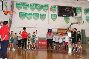 jogos de oeiras crianças a jogar basquetebol