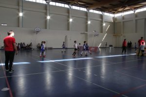 jogos de oeiras crianças a jogar futsal