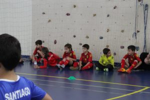 jogos de oeiras crianças a jogar futsal