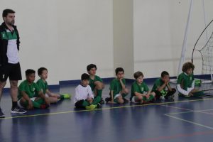 jogos de oeiras crianças a jogar futsal