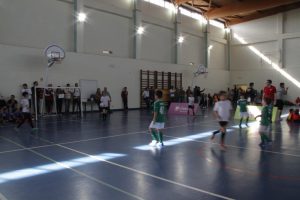 jogos de oeiras crianças a jogar futsal