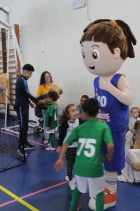 jogos de oeiras crianças a jogar futsal