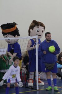 jogos de oeiras crianças a jogar futsal