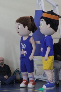 jogos de oeiras crianças a jogar futsal