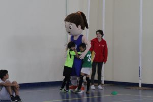 jogos de oeiras crianças a jogar futsal