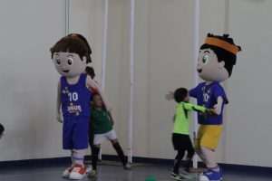 jogos de oeiras crianças a jogar futsal