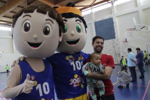 jogos de oeiras crianças a jogar futsal