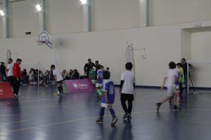 jogos de oeiras crianças a jogar futsal