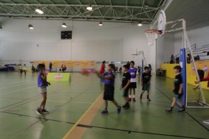 jogos de oeiras crianças a jogar basquetebol