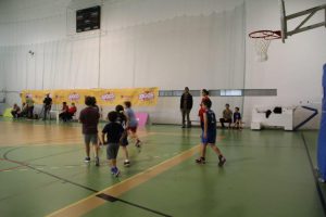 jogos de oeiras crianças a jogar basquetebol