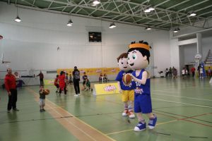 jogos de oeiras crianças a jogar basquetebol