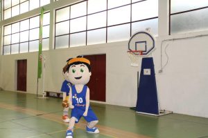 jogos de oeiras crianças a jogar basquetebol