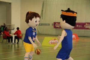 jogos de oeiras crianças a jogar basquetebol