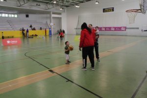 jogos de oeiras crianças a jogar basquetebol