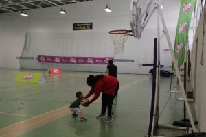 jogos de oeiras crianças a jogar basquetebol