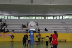 jogos de oeiras crianças a jogar basquetebol