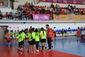 jogos de oeiras crianças a jogar andebol