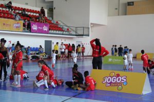 jogos de oeiras crianças a jogar andebol