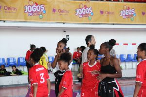 jogos de oeiras crianças a jogar andebol