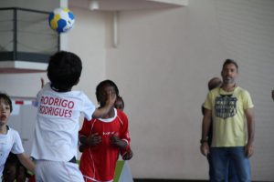 jogos de oeiras crianças a jogar andebol