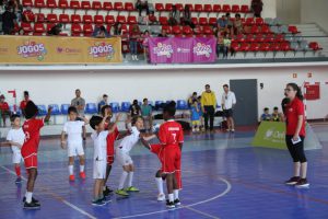 jogos de oeiras crianças a jogar andebol