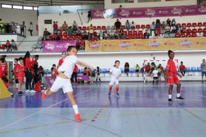 jogos de oeiras crianças a jogar andebol