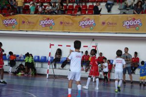 jogos de oeiras crianças a jogar andebol