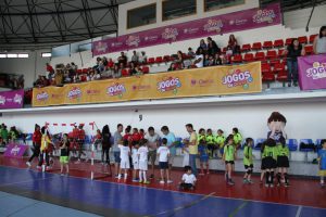 jogos de oeiras crianças a jogar andebol