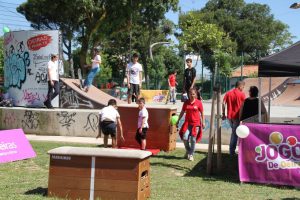 Jogos de Oeiras crianças e adultos a fazer parkour