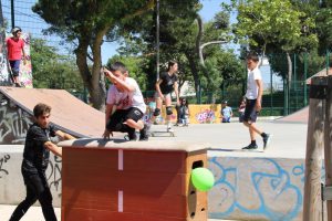 Jogos de Oeiras crianças e adultos a fazer parkour