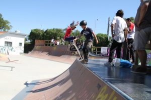 Jogos de Oeiras crianças e adultos a andar de skate