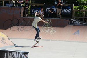 Jogos de Oeiras crianças e adultos a andar de skate