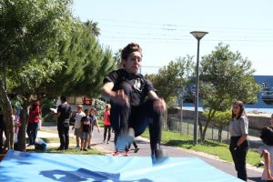 Jogos de Oeiras crianças e adultos a fazer parkour